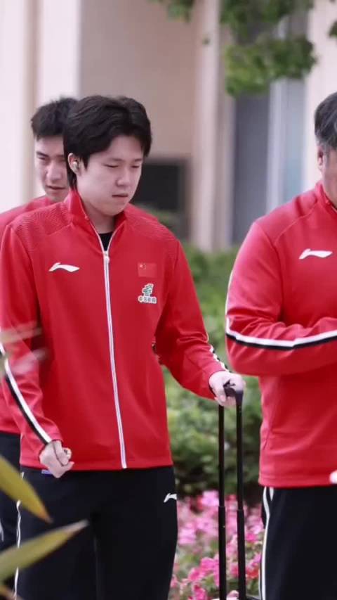 王楚钦美国大满贯上训，有一种没睡醒被迫上班既视感，王队一会比赛加油