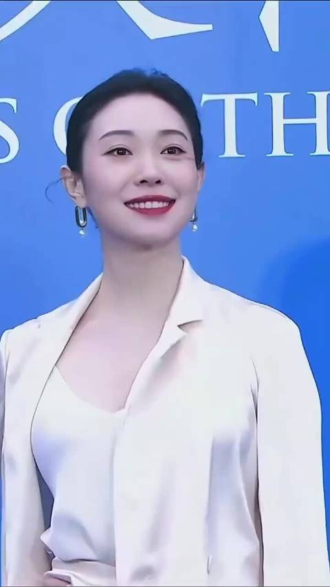 王佳佳凭实力获白玉兰提名却未获奖，戏火人不红引深思
