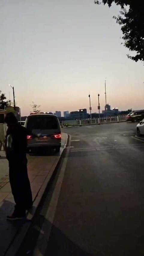 黄永钰徒手拉离奔驰大G车轮，公安监督无造假，对比肖扬吉尼斯纪录被实锤掺水