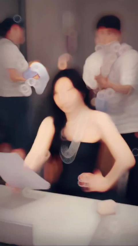 一眼心动，万般着迷 世间万般景色也不及她半分