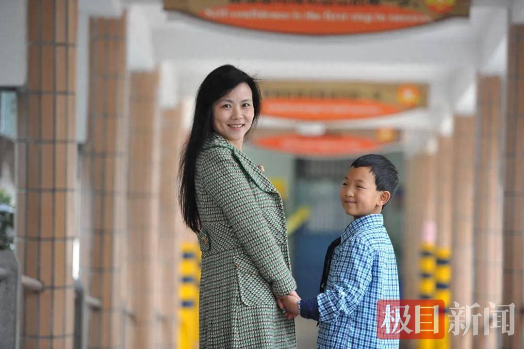 穿过聚光灯后丨盲生郭斌的721分:一个视障少年的十三年重建_武汉市_王艳_张龙
