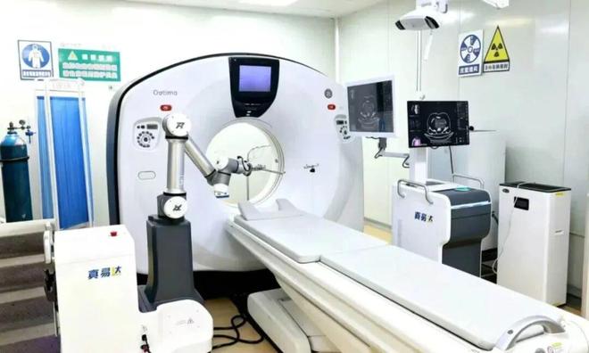 这家国产手术机器人今日IPO，市值超130亿