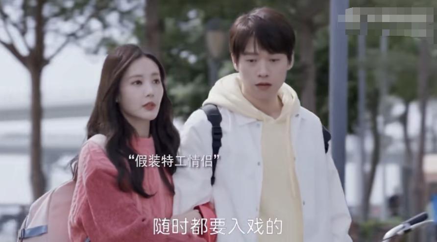 魏大勋新剧开播，与李一桐淋雨吻cp感十足，能否再创孟宴臣热度？