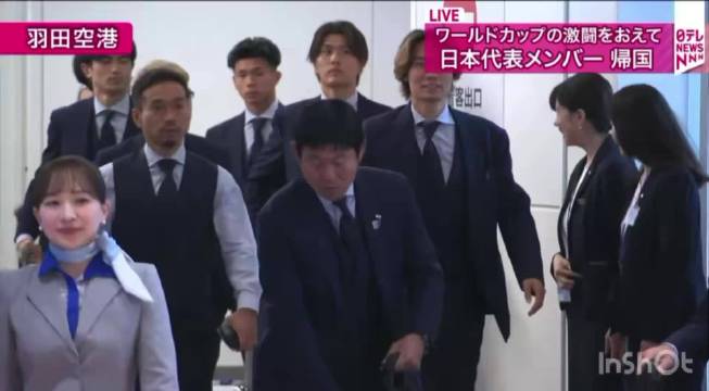 日本队结束世界杯征程回国受球迷热烈欢迎