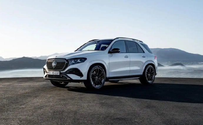 奔驰AMG GLE 53 Coupe和宝马X6 xDrive40i的内饰有什么区别？