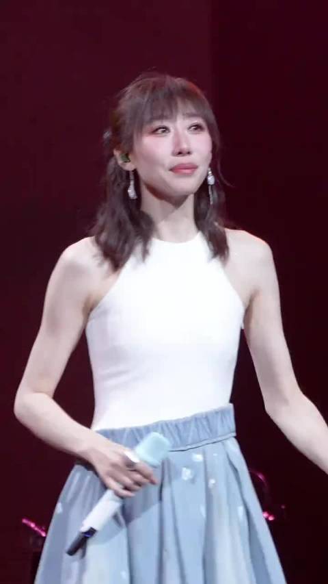 任素汐深圳演唱会爆红后叫停捧踩乱象
