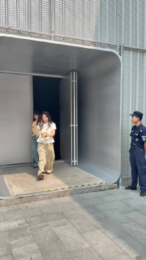 蛙泳女王唐钱婷现身小鹏MONA L03发布会