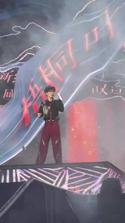周传雄杭州演唱会首唱新歌烟雨平生