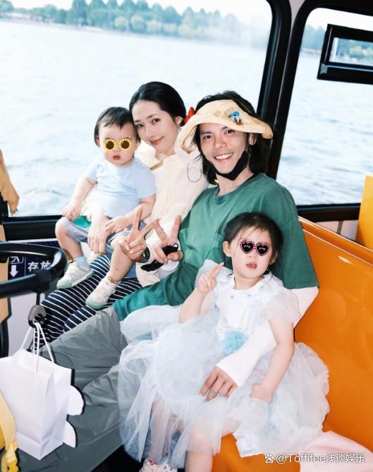 夫妻在一起久了,会越来越像!向佐和郭碧婷迪士尼游玩,神相似!