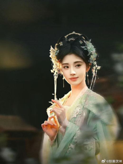 鞠婧祎发量被疑戴假发片，妆发师澄清了