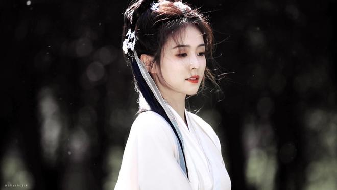 于正辟谣《长月烬明》白鹿带美术团队进组，表示是制作团队来要的
