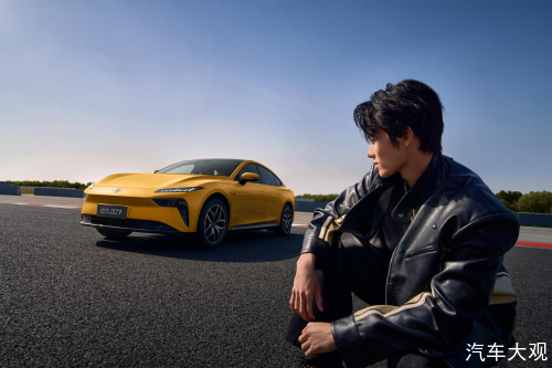 2025 款东风奕派 eπ007:重新定义 15 万级轿跑,驾驶乐趣随时解锁