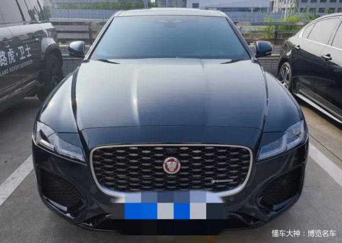 定位英伦中大型豪华轿车，配2.0T三种功率动力，实拍捷豹XFL