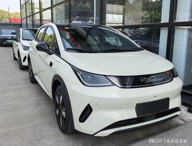 2025款比亚迪海鸥到店，换装新样式前脸+电子怀挡，冰箱/智驾上车