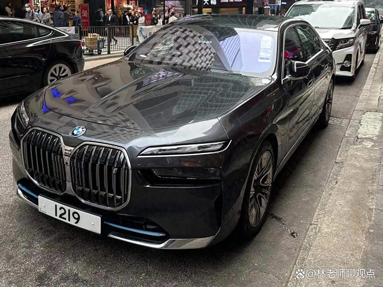 老公糊涂啊,宝马i7不买,偏想选一辆尊界S800,这样选对嘛