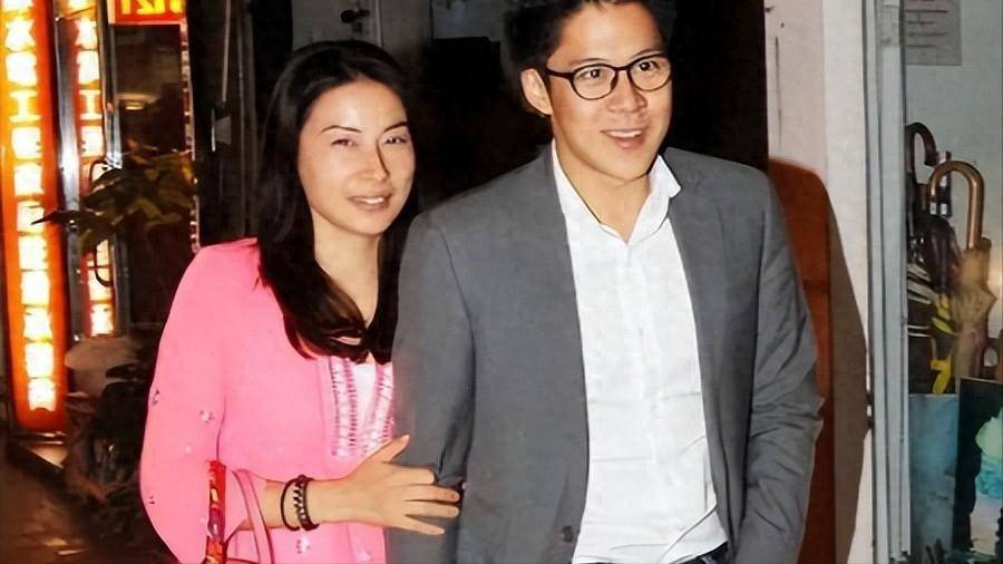 霍震霆没料到,自己千辛万苦给霍启刚找的媳妇,竟狠狠拿捏他_郭晶晶_霍家那_豪门