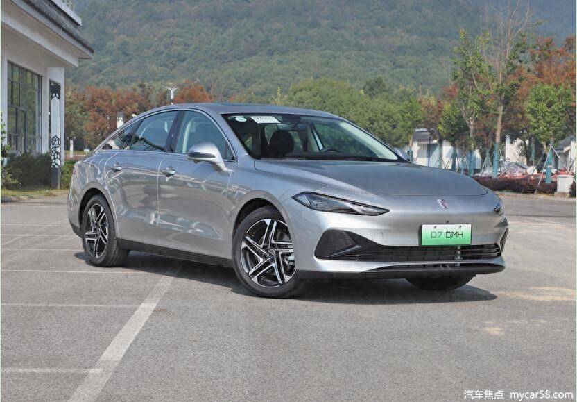 12万级唯一长续航 B 级车 荣威 D7 DMH 高效省油更胜秦 PLUS DM-i