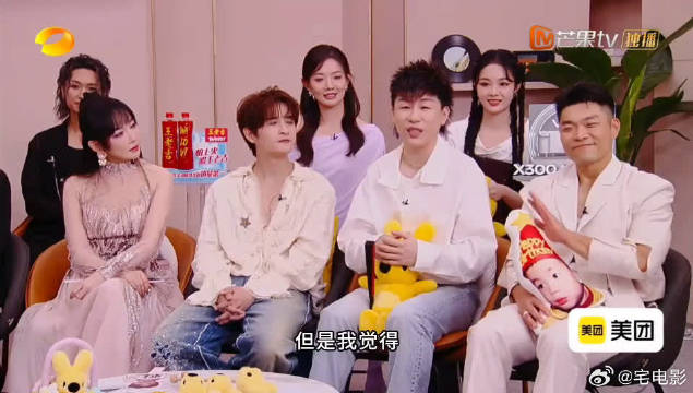 被热搜评价困扰的瞬间，还好有李莎旻子及时圆场，温柔发言照顾胡彦斌情绪