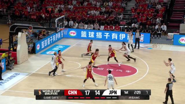 中国男篮两致命失误遭日本队暴扣反击
