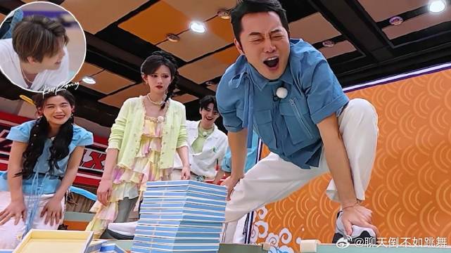 沙溢挑战高难度劈叉下腰，孟子义暖心反应获赞