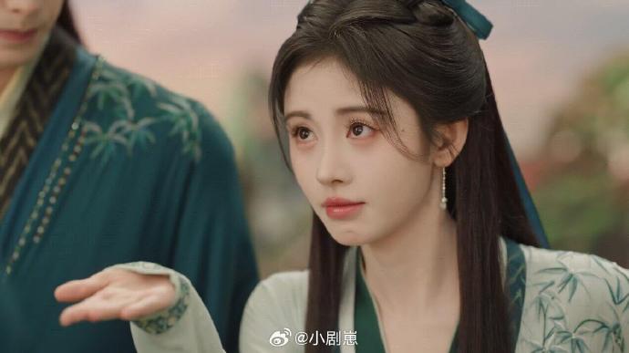 鞠婧祎发量被疑戴假发片，妆发老师辟谣了