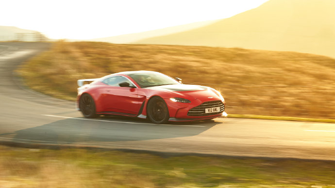 2011款阿斯顿·马丁V12 Vantage：自吸V12绝唱