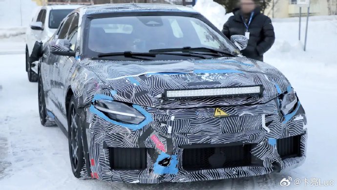 阿斯顿马丁vantage v12声浪和法拉利声浪哪个好听