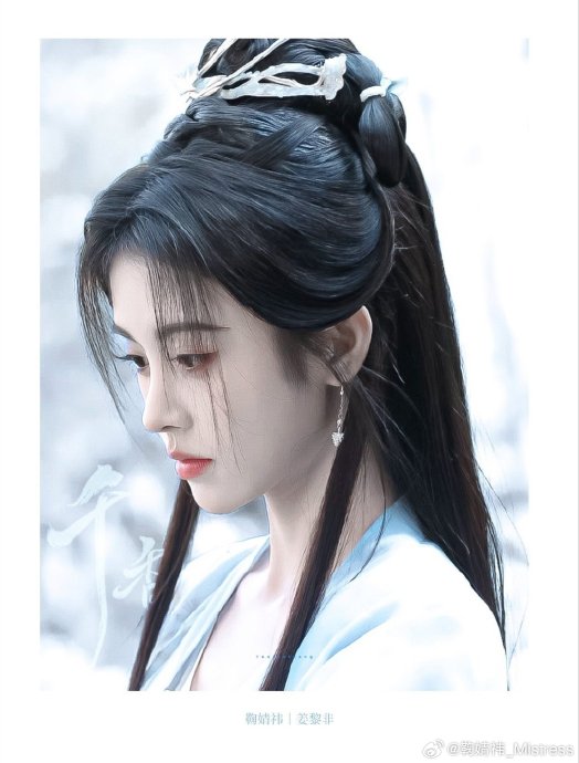 鞠婧祎活泼师妹vs清冷师姐，一边灵动鲜活一边安静温柔，姜黎菲我的养成系