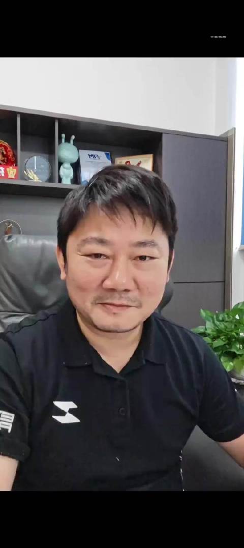修车工张雪还清近亿债务，自研机车碾压国际品牌