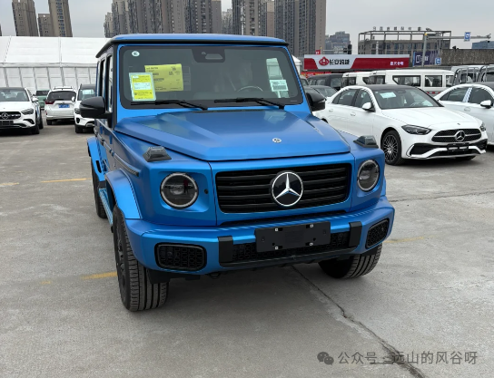 奔驰大G\"纯电版\"来了!续航450km+蛙跳模式,售价180万起,值不值?