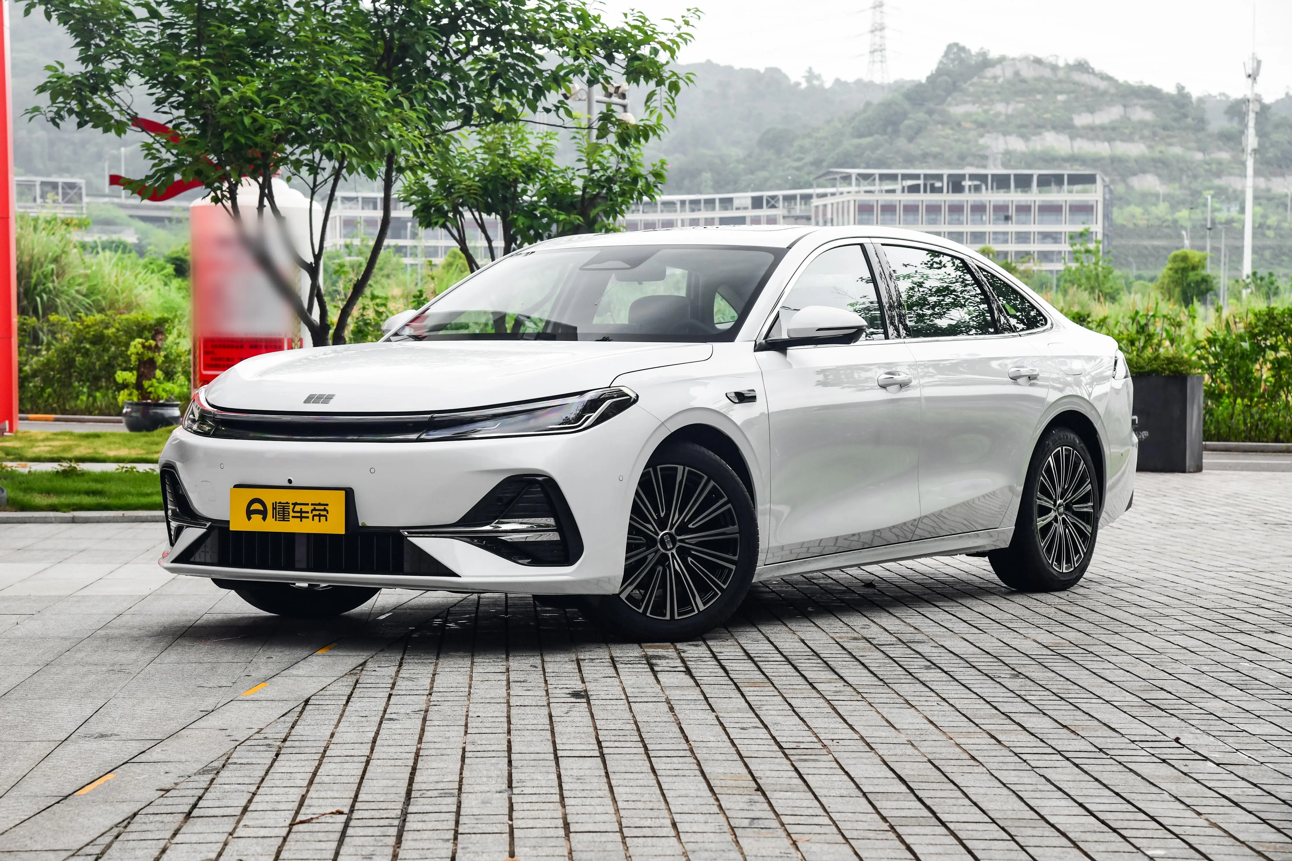 限时8.98万起!吉利银河A7上市，1.5L插混+智能座舱，续航2100km_太平洋号