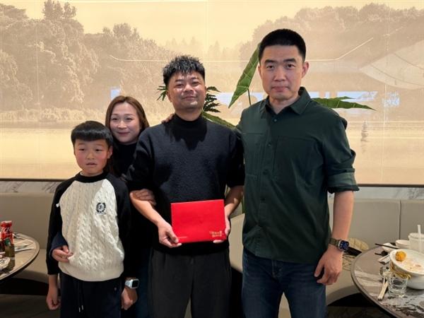理想汽车CEO李想兑现邀约:奔赴浙江海盐 宴请救人理想车主吃饭