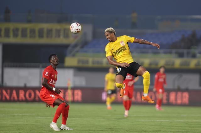 【中超】张源染红内尔松戴维森破门 西海岸2比1海港