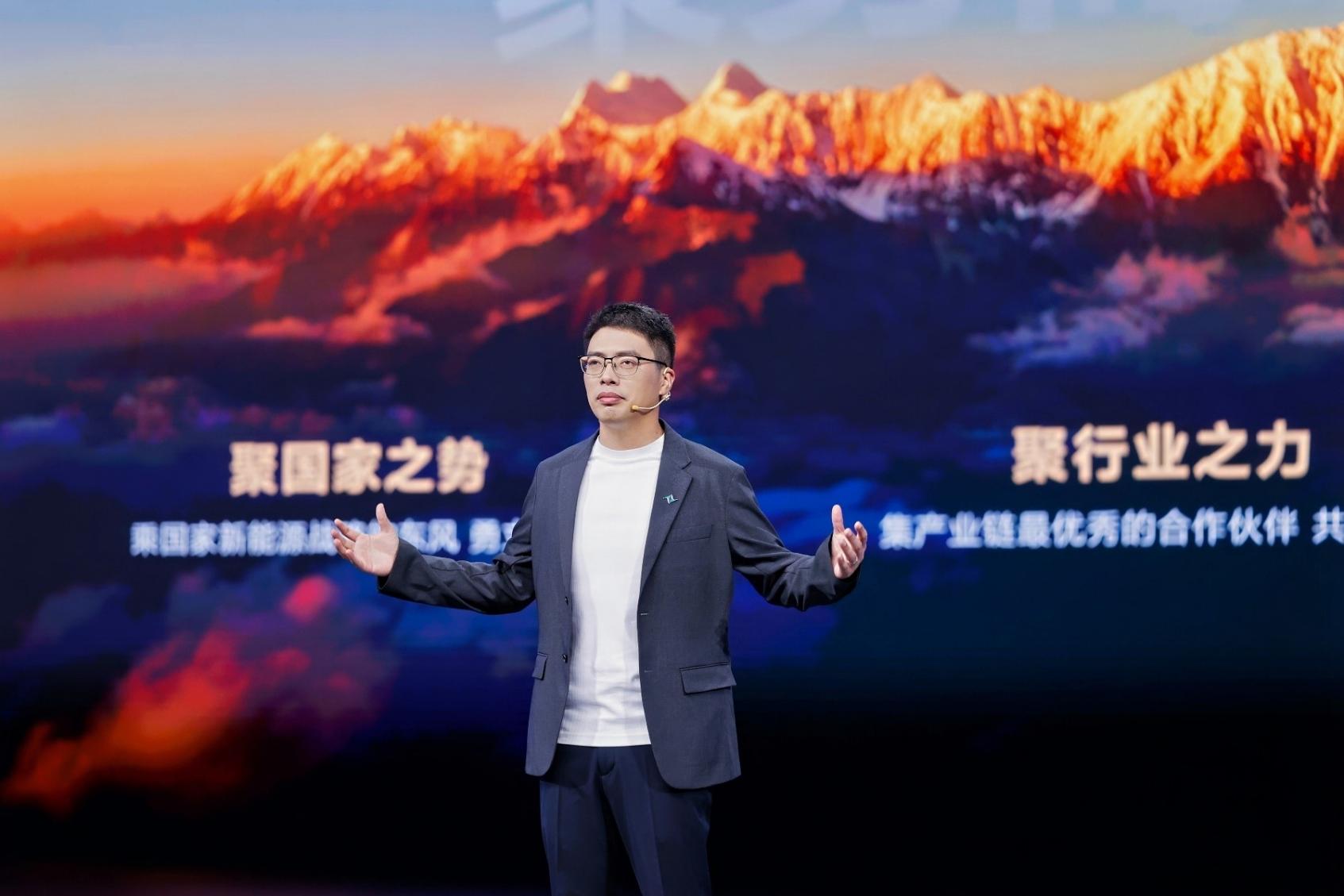 2026款东风奕派eπ008六座版焕新上市 限时先享价17.36万元起