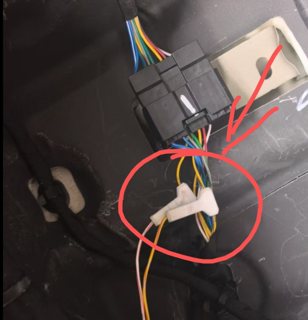 理想L9 Livis车主/小鹏GX车主集体破防:装了电动踏板,质保没了