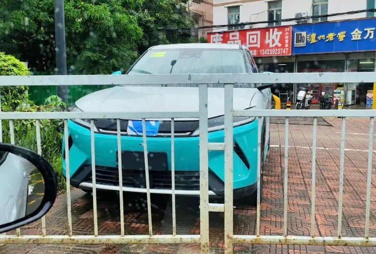 2026款比亚迪元UP实车：改款力度很大，悬架、电机、续航都有大变
