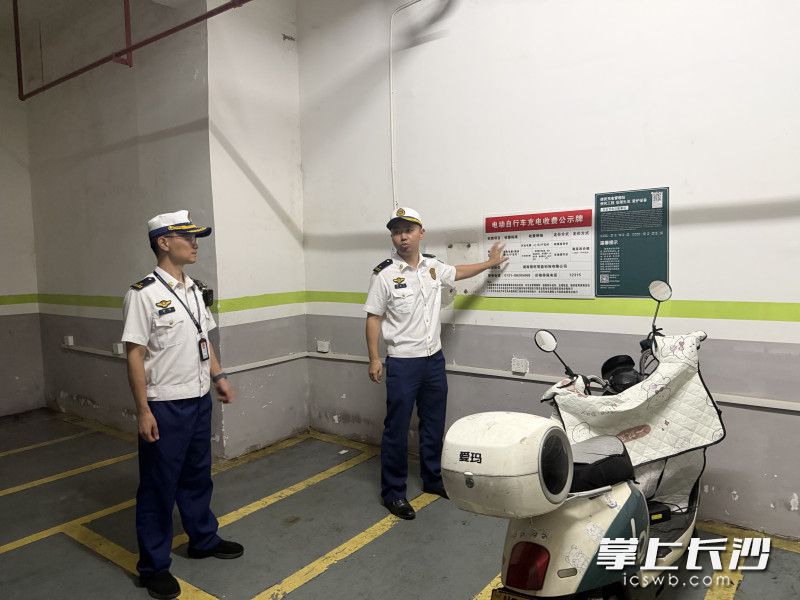 夜间亮剑除隐患！天心消防开展电动自行车集中夜查