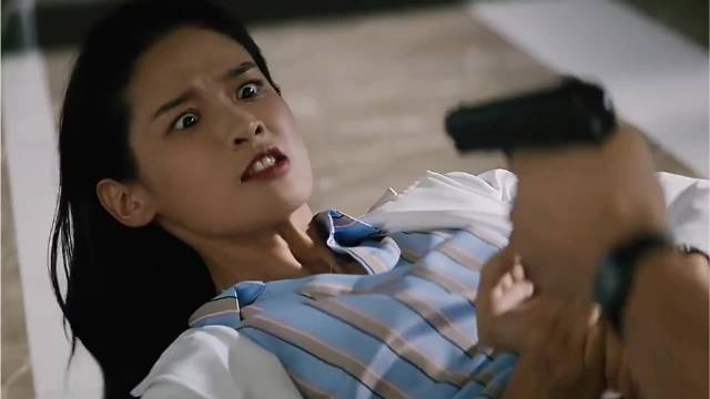 哈哈真是笑不活了！原来真的是演习啊柳岩说：“你还把腿往你脸上凑”