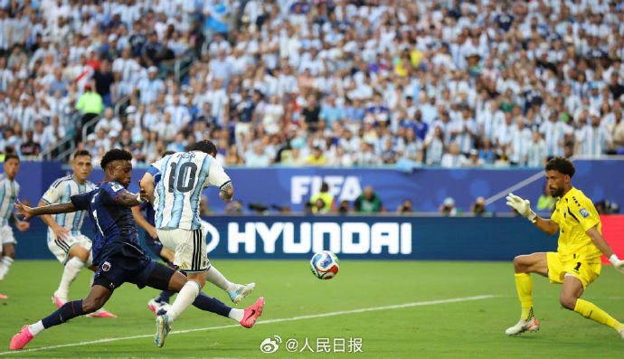 梅西在阿根廷胜非洲队比赛中破了什么纪录？