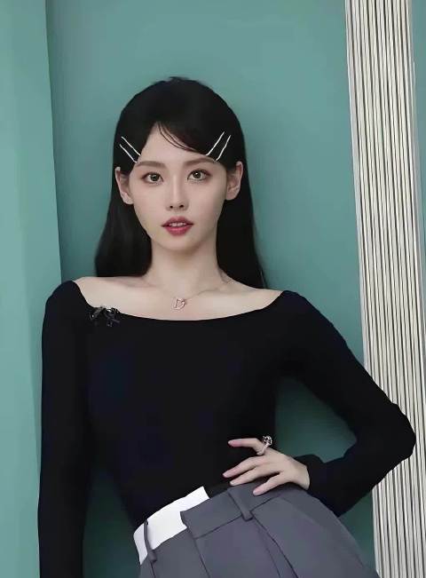 张嘉倪离婚后体面生活，买超直播调侃引争议