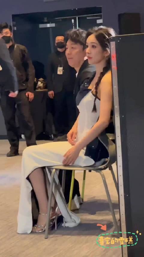 想起杨幂在电影《功夫熊猫》里的狐狸小真