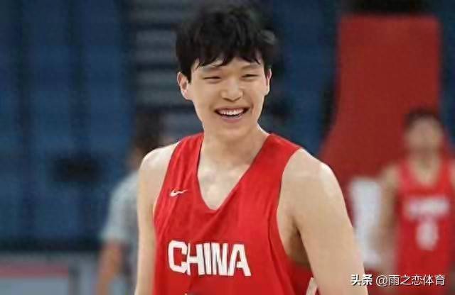 中国男篮实力榜第二,热身赛两连胜,日本缺两核!不赢15分算我输