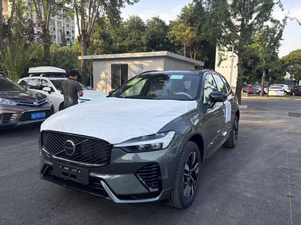 沃尔沃全新XC60实车到店，撞脸XC90+悬浮大屏，配455马力+空悬_新闻