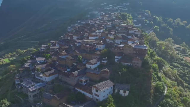 被誉为天空之城的云南山村，现实版世外桃源，你想来这里生活吗？
