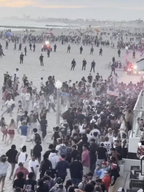 美国独立日纽波特海滩骚乱402人被捕