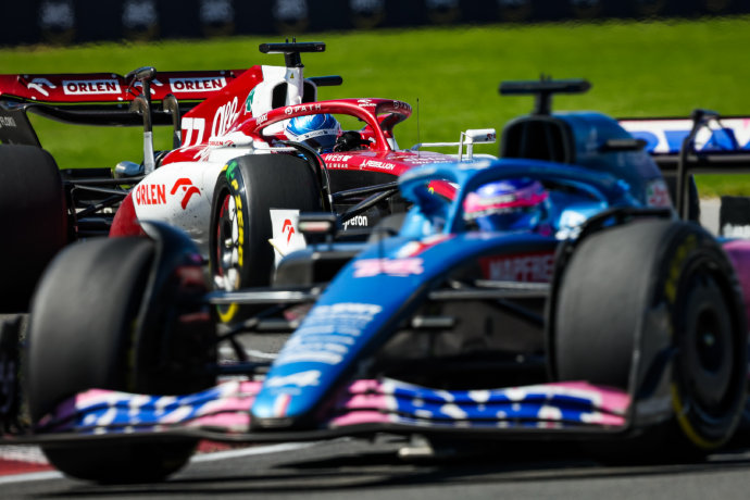 周冠宇在F1比赛中的最好成绩是什么？