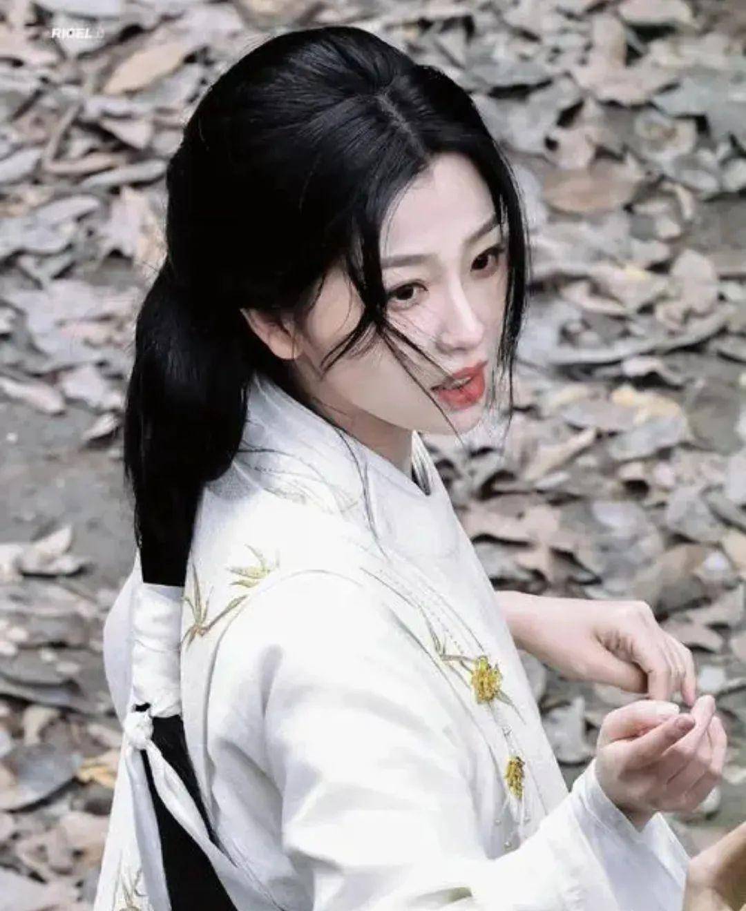 这三位女演员告诉你，什么是换妆如换头，“长相平平”也能演美女_杨紫_虞书欣_何蓝