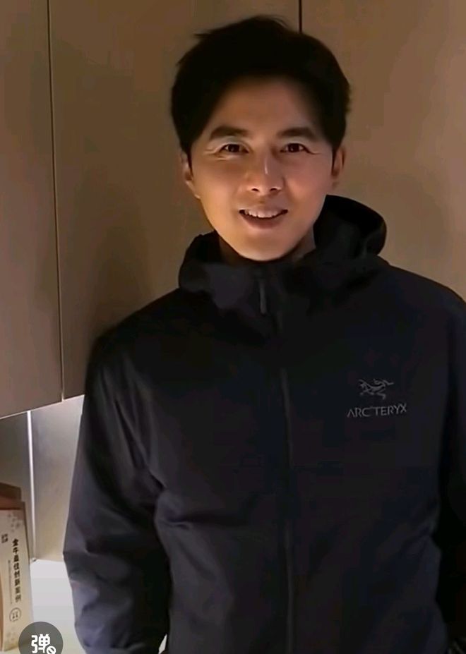 演员叶祖新在线求职，最著名的一段恋情是“华妃”蒋欣