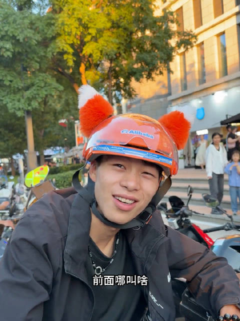 神似朱亚文的外卖小哥
