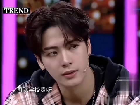 王嘉尔早期内地采访一路走来不容易妈妈给了最大的支持